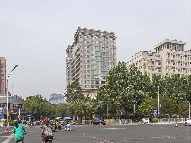 内蒙古垃圾填埋高分子防水卷材涂胶覆砂生产线参数